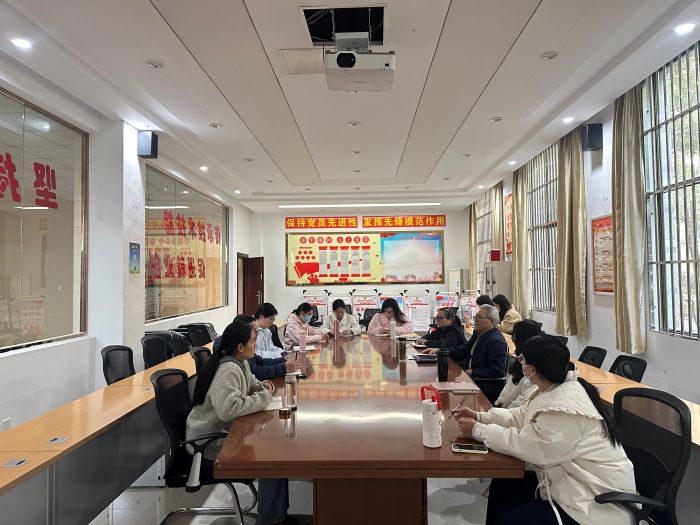 马克思主义学院召开教学科研研讨会